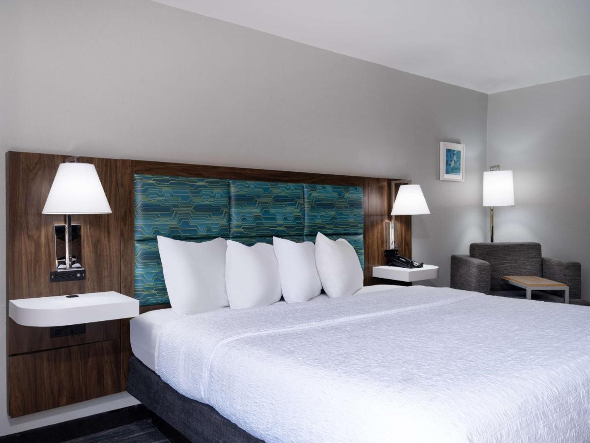 Hampton Inn Atlanta-Peachtree Corners/Норкросс Экстерьер фото