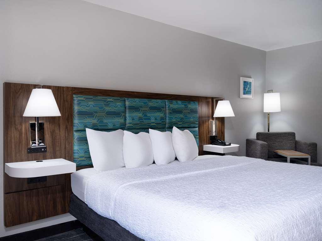 Hampton Inn Atlanta-Peachtree Corners/Норкросс Номер фото